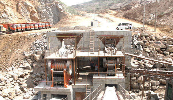 矿用振动给料机现场