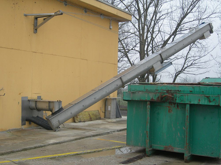 U型螺旋输送机的承压能力有限，不适合输长距离输送